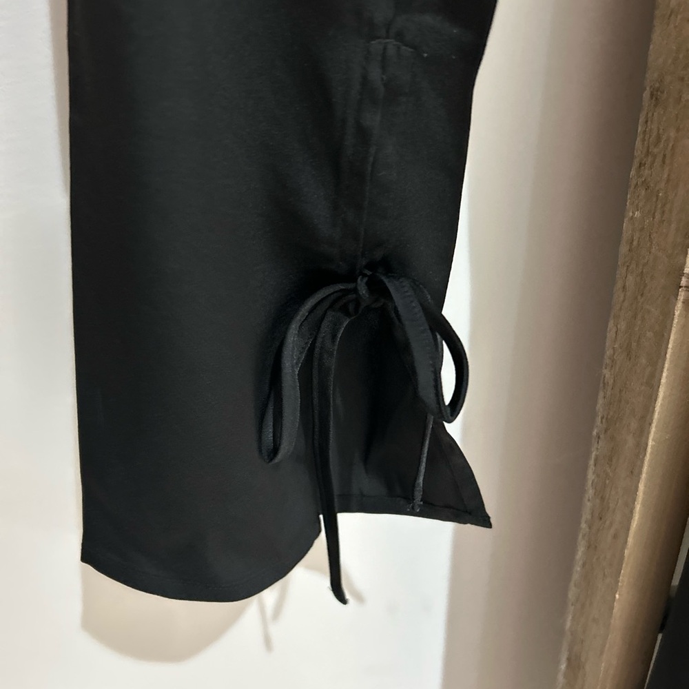 Divided H&M Black Long Sleeve Tie Wrap Dress V-Neck Size S NWT Chic Sleek LBD - Picture 4 of 9